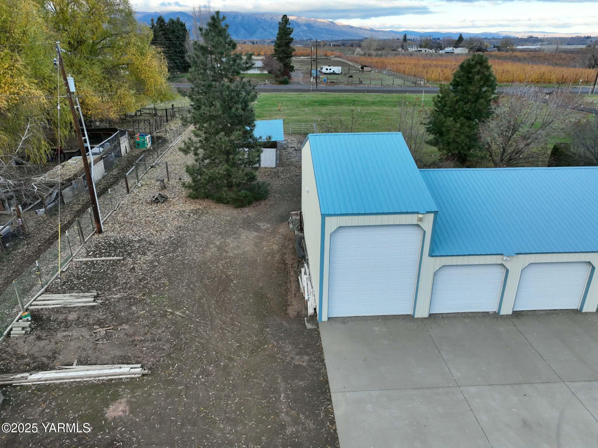 2490 Thompson Road Cowiche, WA 98923 - Photo 7 of 62 a view of outdoor space and yard