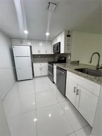 $2,499 | 14155 Southwest 87th Street, Unit E201, Miami, FL 33183