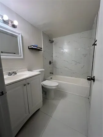 $2,499 | 14155 Southwest 87th Street, Unit E201, Miami, FL 33183
