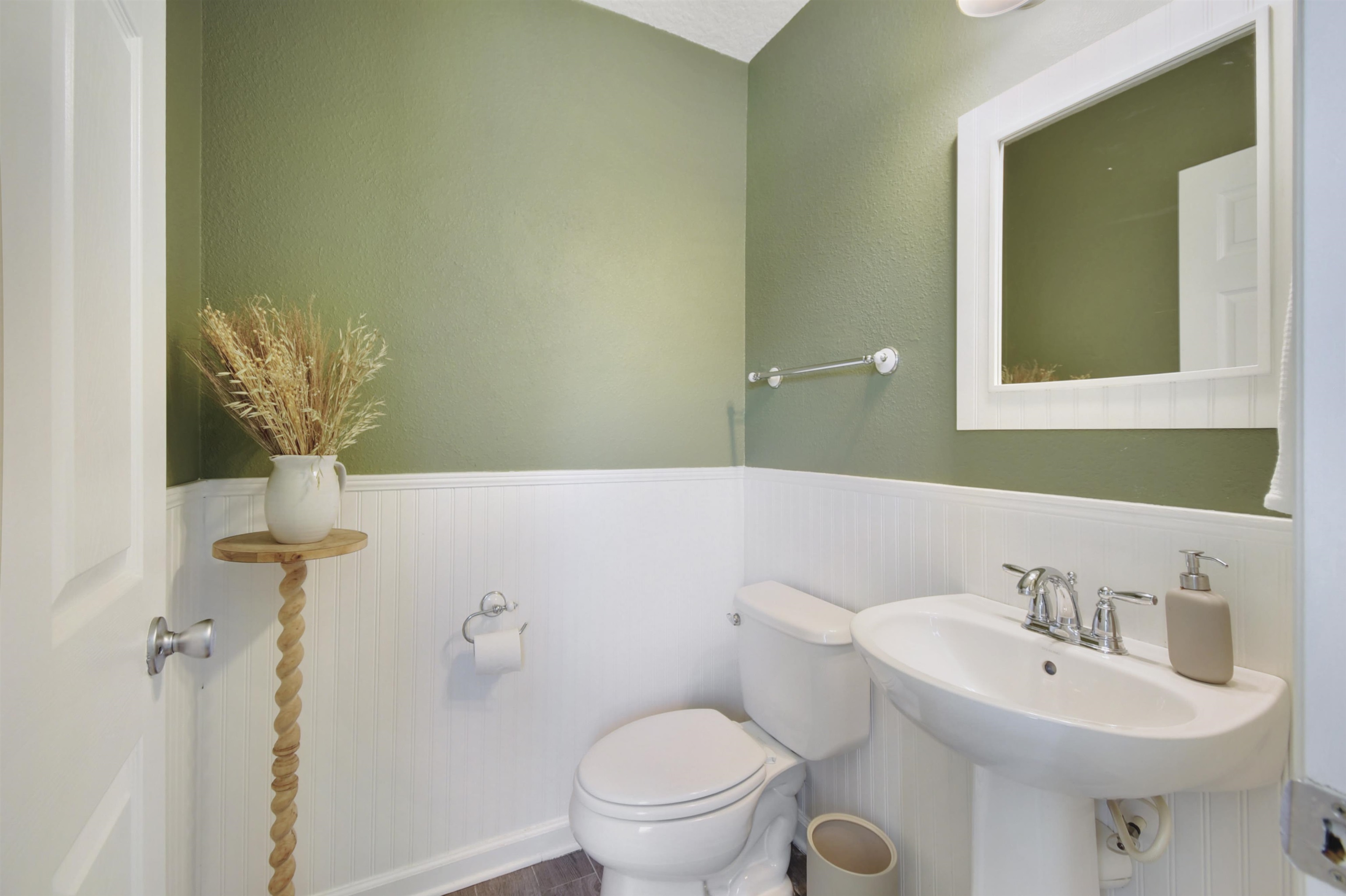 323 Islander Circle St. Augustine, FL 32080 - Photo 8 of 36 Half bathroom on ground level