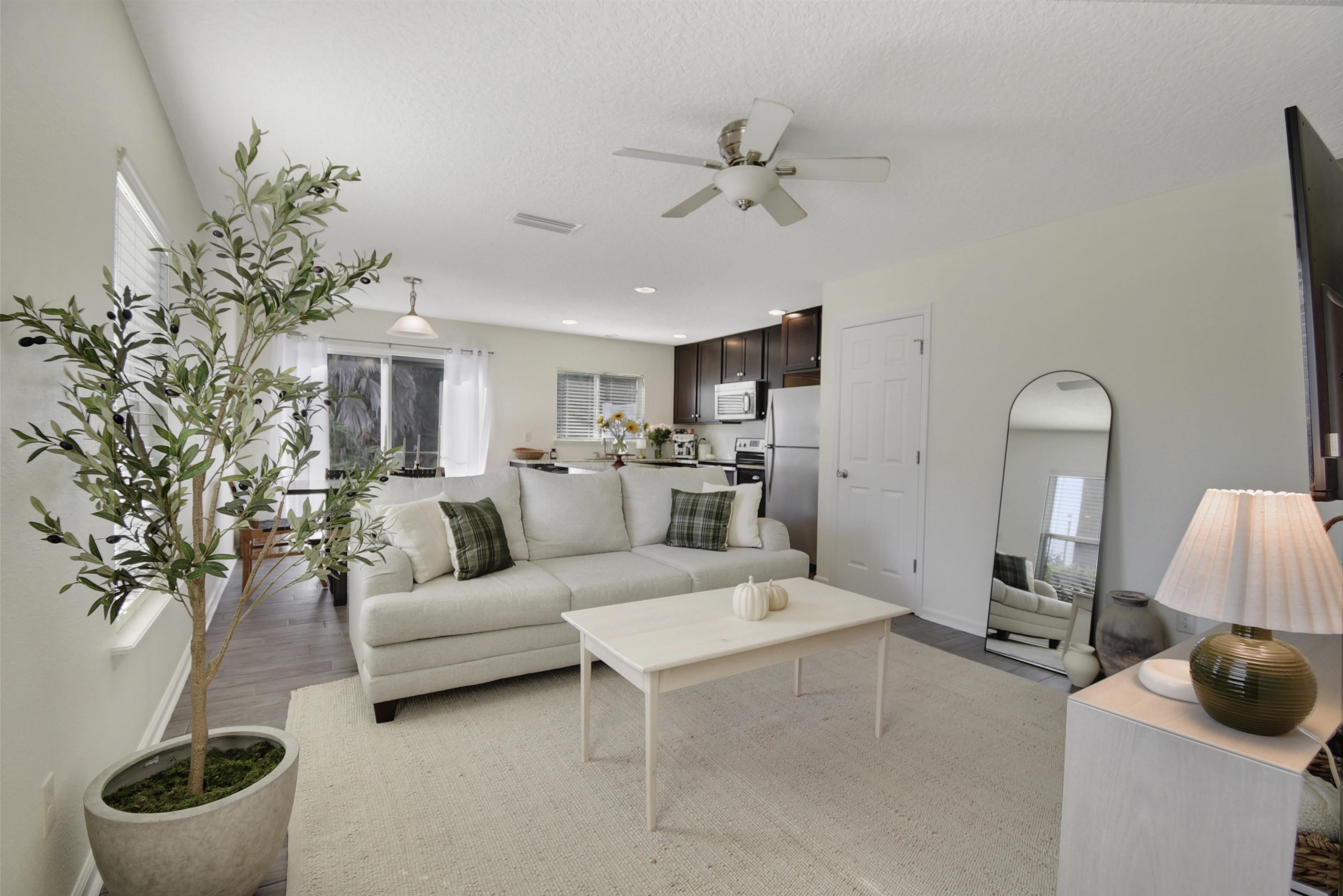 323 Islander Circle St. Augustine, FL 32080 - Photo 9 of 36 a living room with furniture and a potted plant