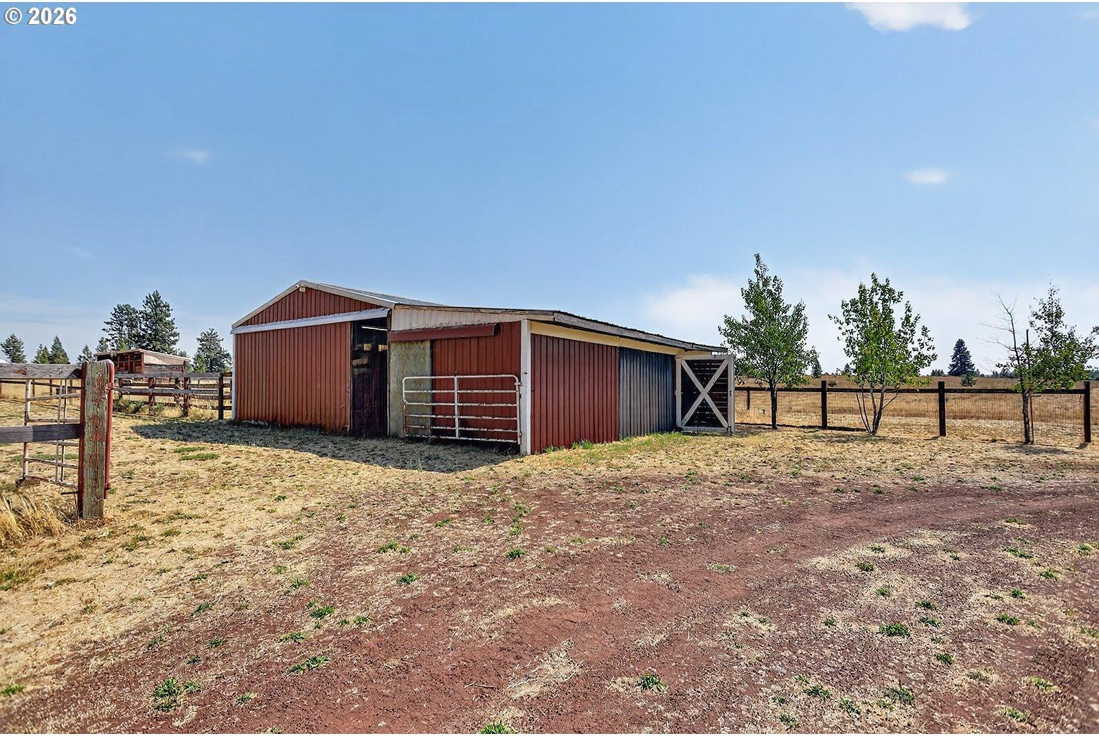 33 Mountain View Ranch Road Goldendale, WA 98620 - Photo 13 of 48 Barn