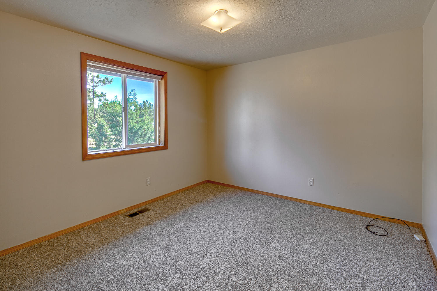 64597 McGrath Road Bend, OR 97701 - Photo 20 of 40 an empty room with a window