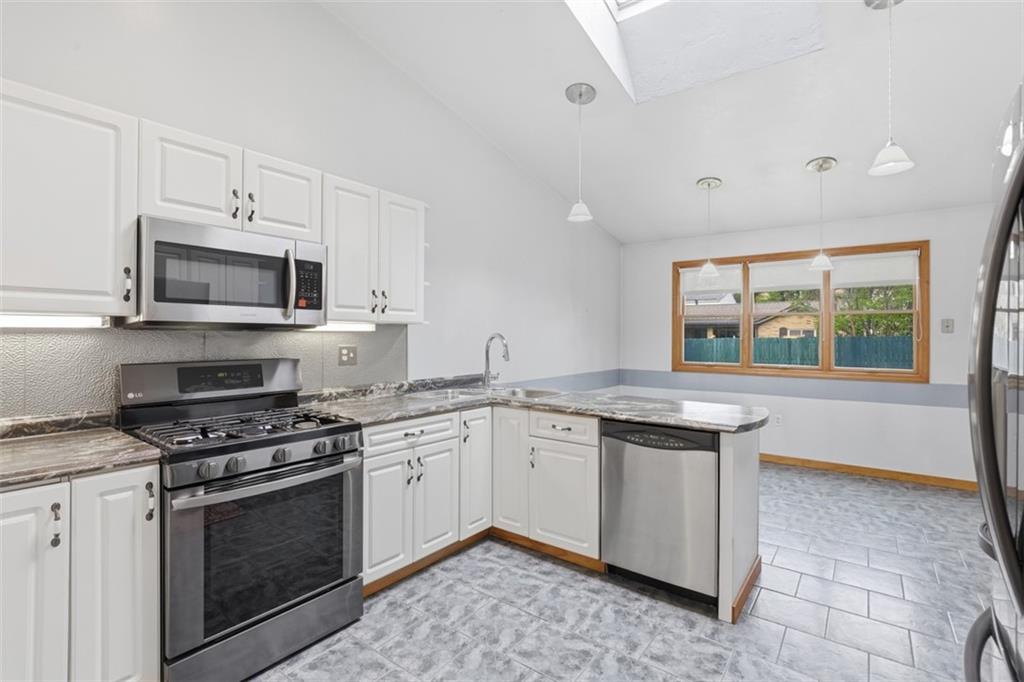 2757 Edith Street Lower Burrell, PA 15068 - Photo 9 of 48