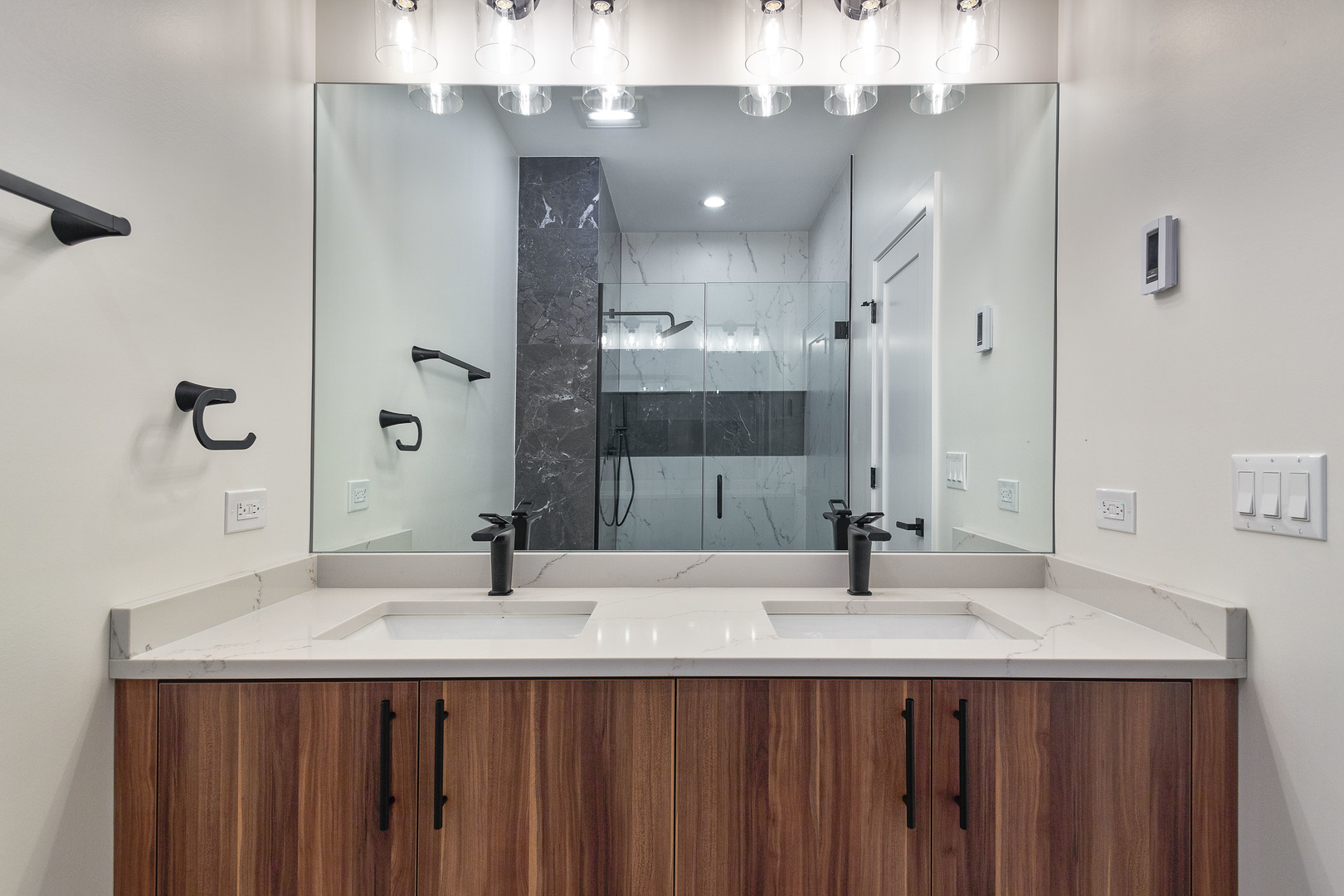 3015 North Normandy Avenue Chicago, IL 60634 - Photo 13 of 28 a bathroom with a sink and a mirror