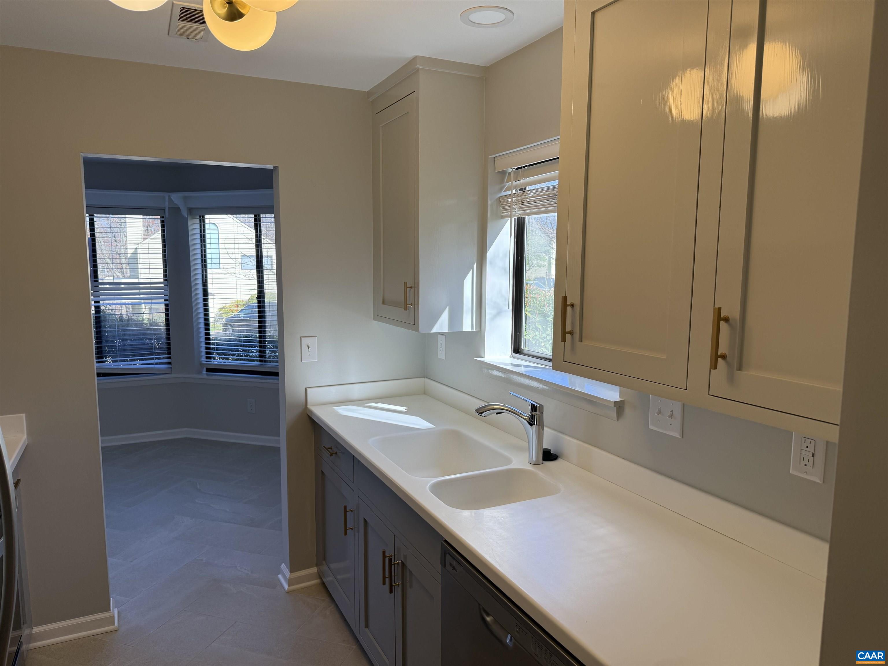 1231 Chatham Ridge Charlottesville, VA 22901 - Photo 15 of 20 Kitchen