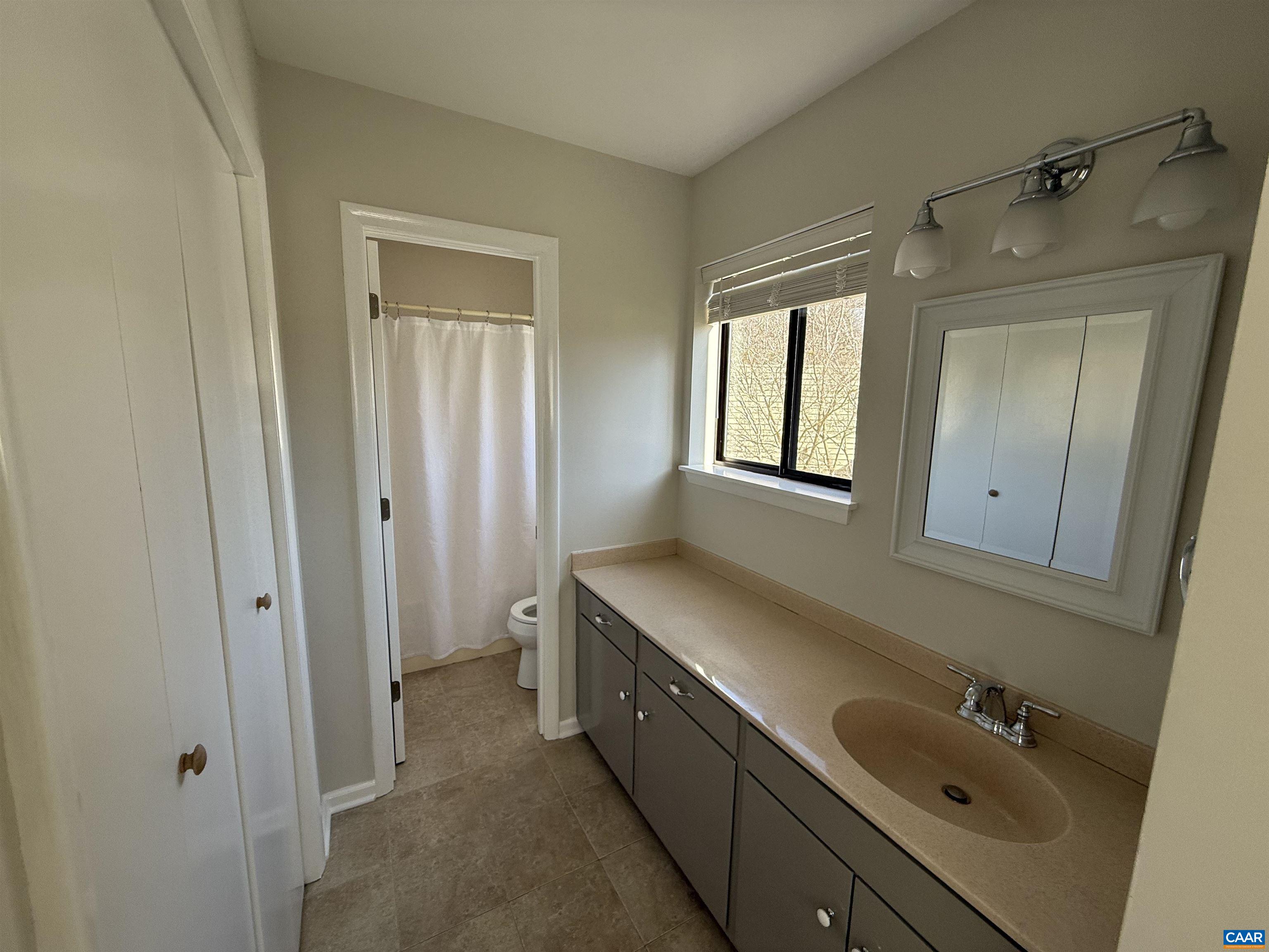 1231 Chatham Ridge Charlottesville, VA 22901 - Photo 16 of 20 Primary bath