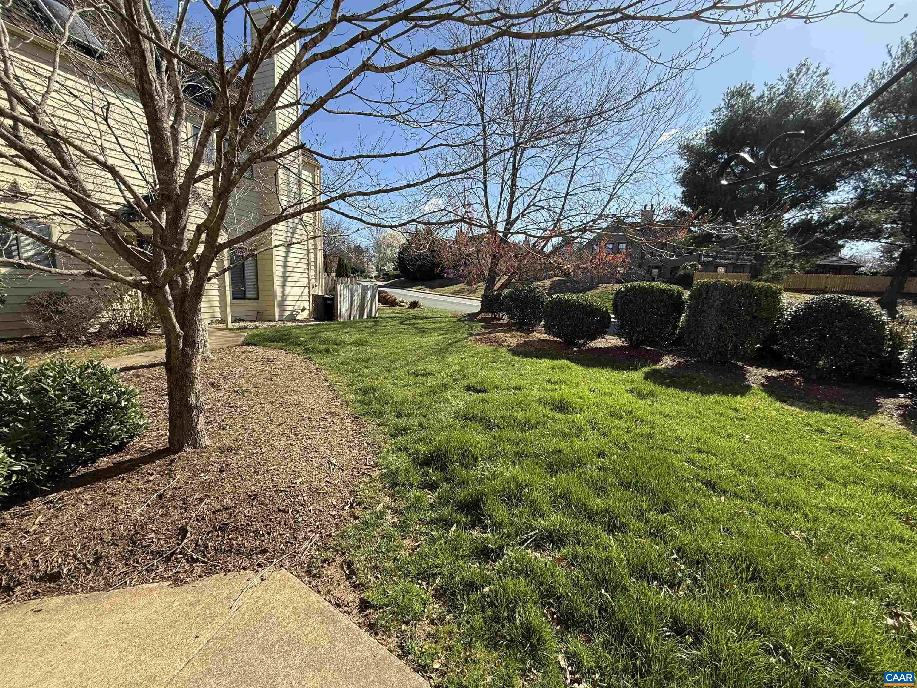 1231 Chatham Ridge Charlottesville, VA 22901 - Photo 3 of 20 Front yard