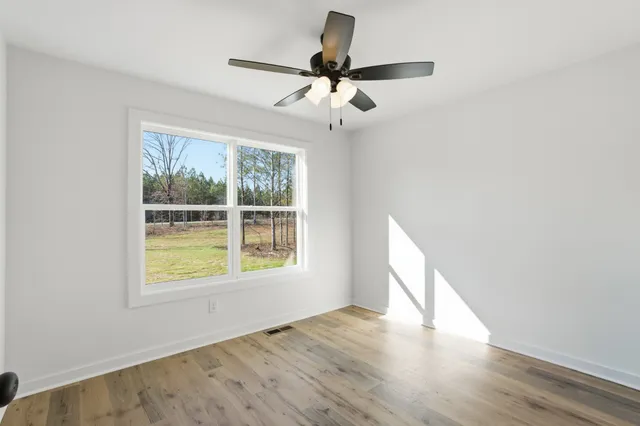 $379,000 | 3763 Highway 231, Erin, TN 37061