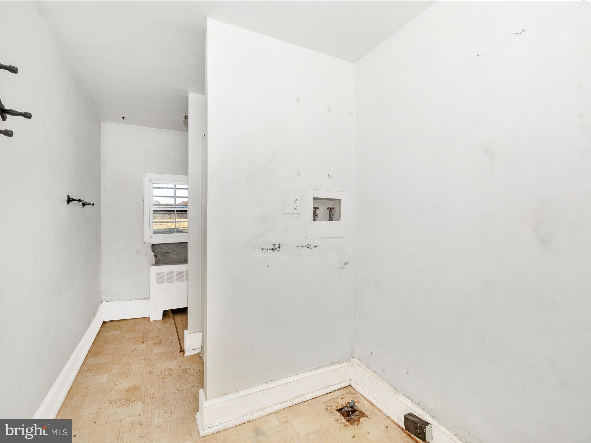 19015 Wasche Road Dickerson, MD 20842 - Photo 43 of 65 Laundry Room & Bathroom