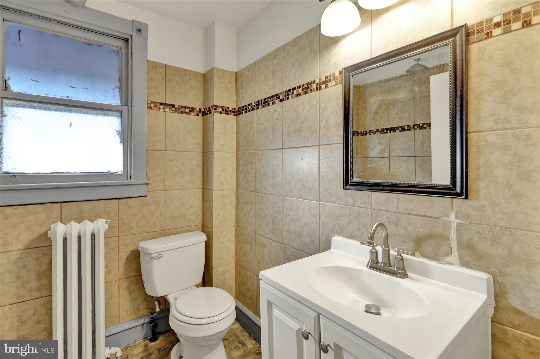 1410 Cotton Street Reading, PA 19602 - Photo 20 of 37 a bathroom with a sink toilet and mirror