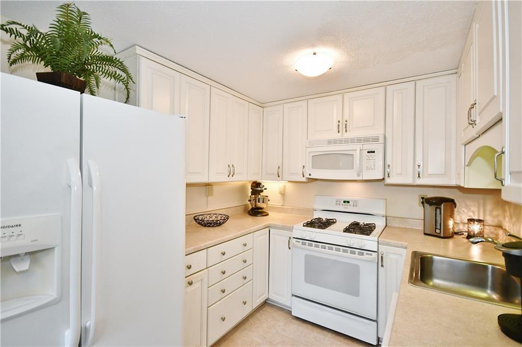 3115 Laurel Ridge Circle Bridgeville, PA 15017 - Photo 6 of 24 Gallery Image 6