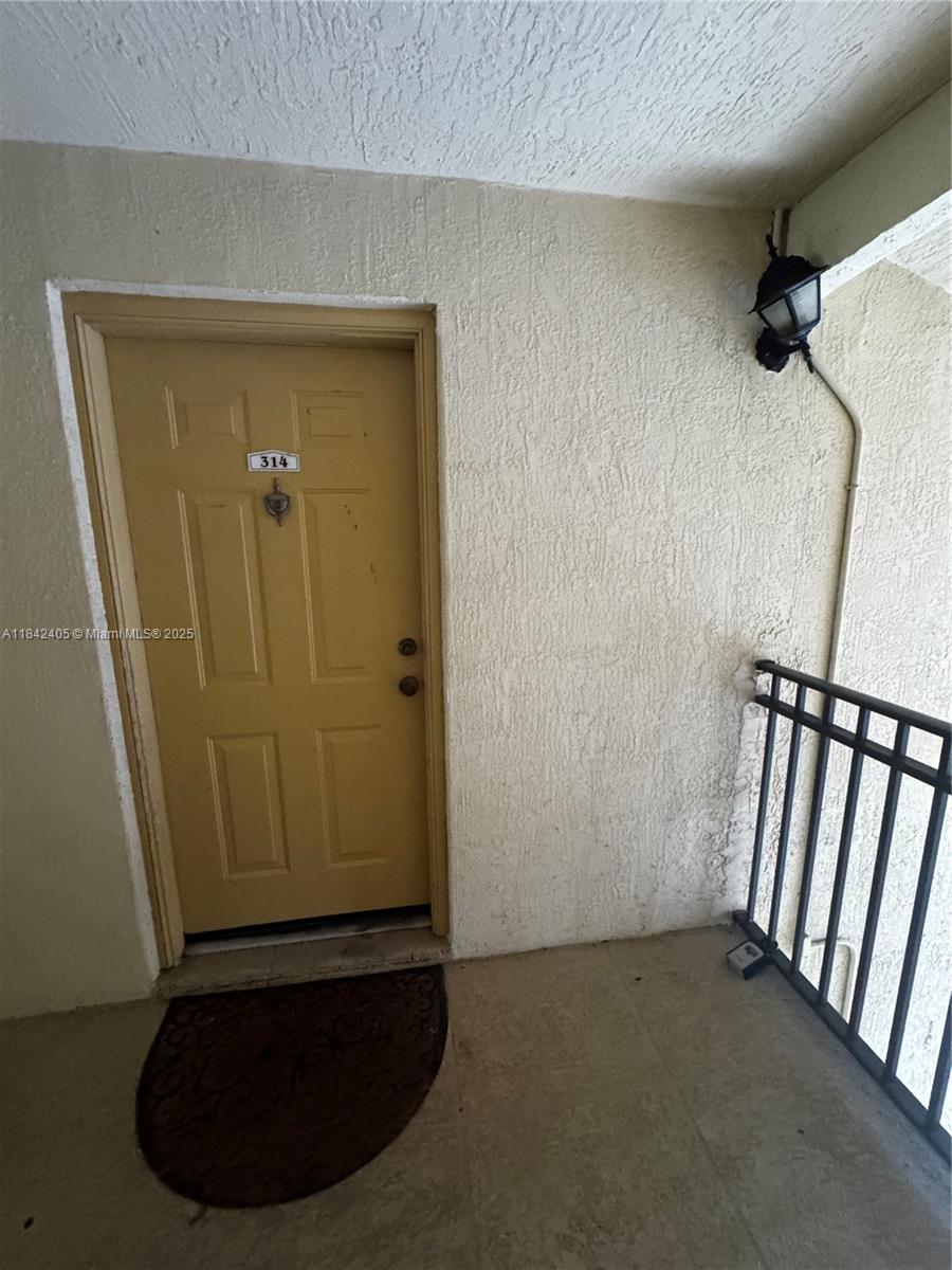 1227 Southwest 46th Avenue, Unit 314 Pompano Beach, FL 33069 - Photo 6 of 36 a view of an empty room