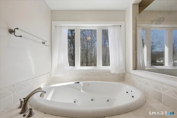 $649,900 | 11 Beverly Road, Waterford, CT 06385