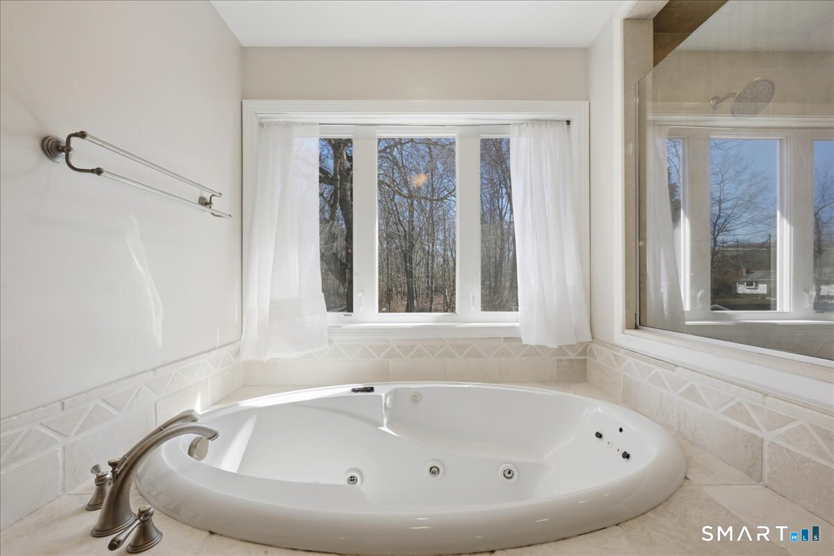 11 Beverly Road Waterford, CT 06385 - Photo 22 of 40