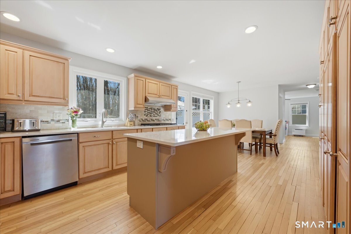 11 Beverly Road Waterford, CT 06385 - Photo 5 of 40