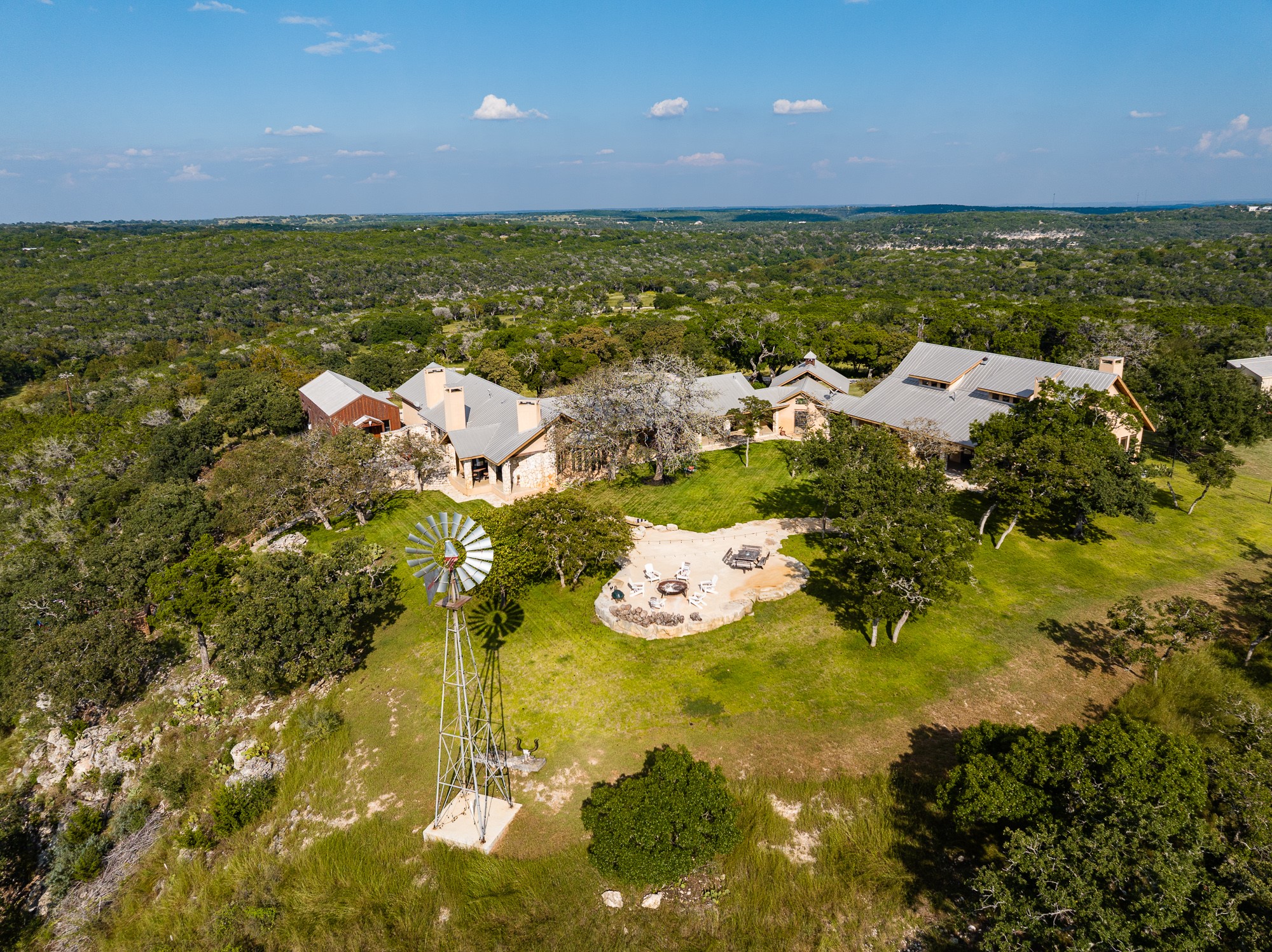 994 Upper Turtle Creek Road Kerrville, TX 78028 - Photo 2 of 39
