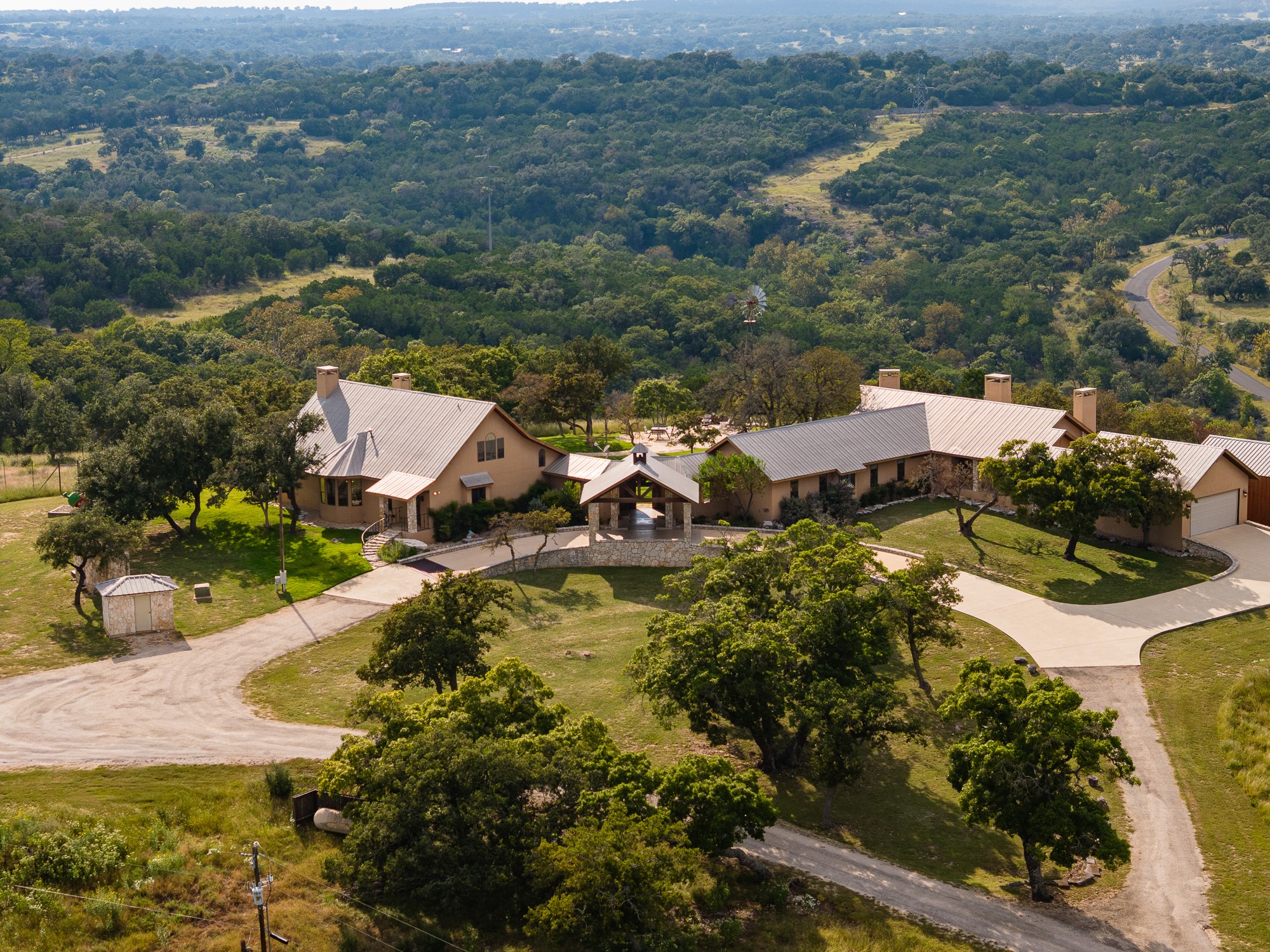 994 Upper Turtle Creek Road Kerrville, TX 78028 - Photo 3 of 39