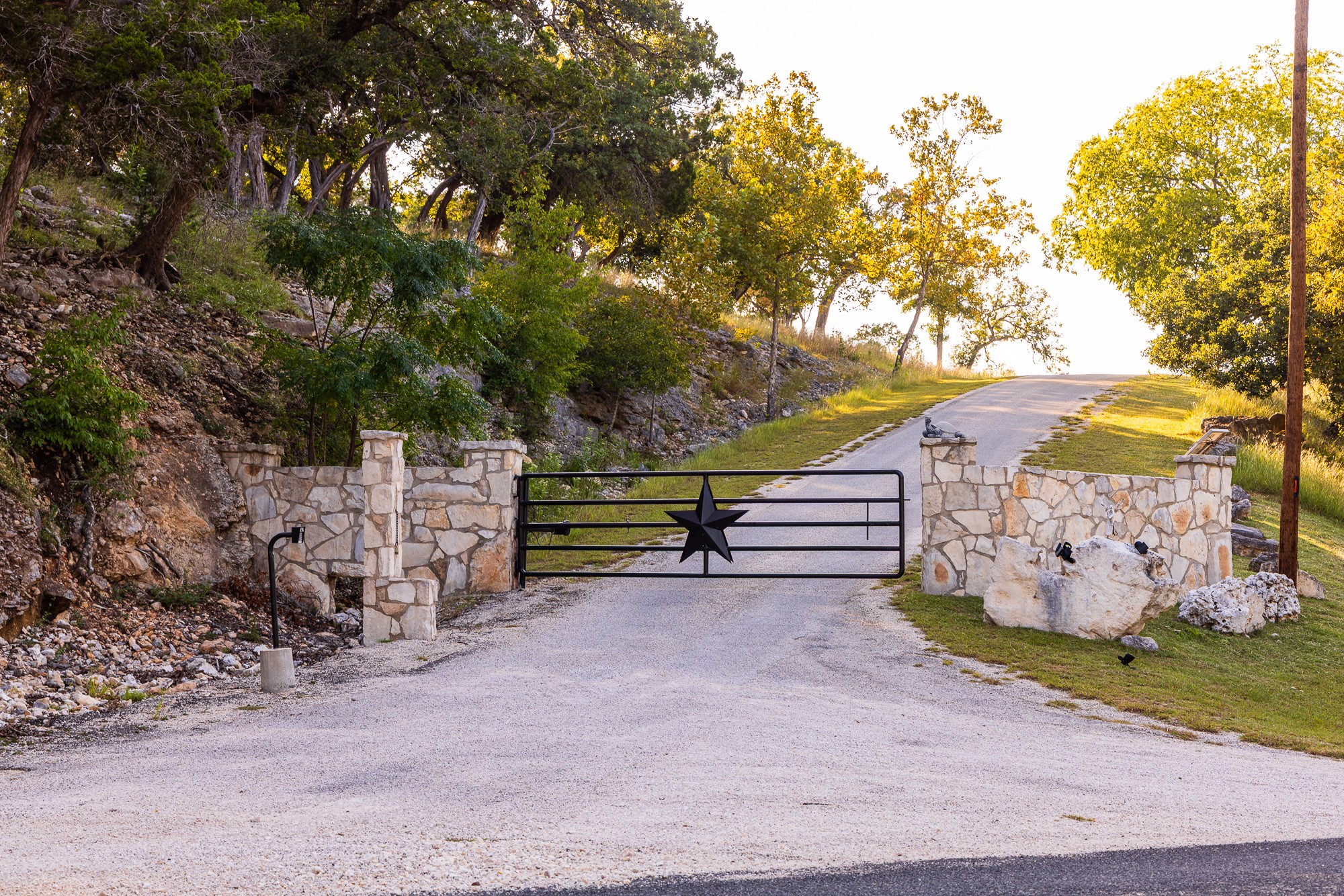 994 Upper Turtle Creek Road Kerrville, TX 78028 - Photo 4 of 39