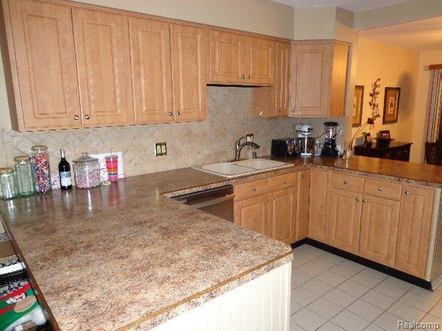 936 Golfview Court, Unit 21 Rochester, MI 48307 - Photo 9 of 14 DSC00094.JPG