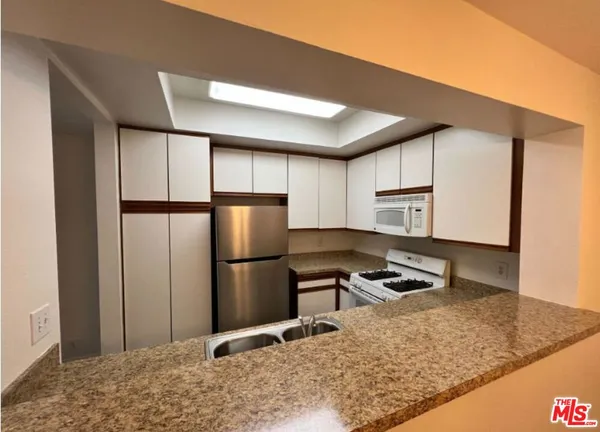 $3,695 | 1440 Rexford Drive, Unit 105, Los Angeles, CA 90035