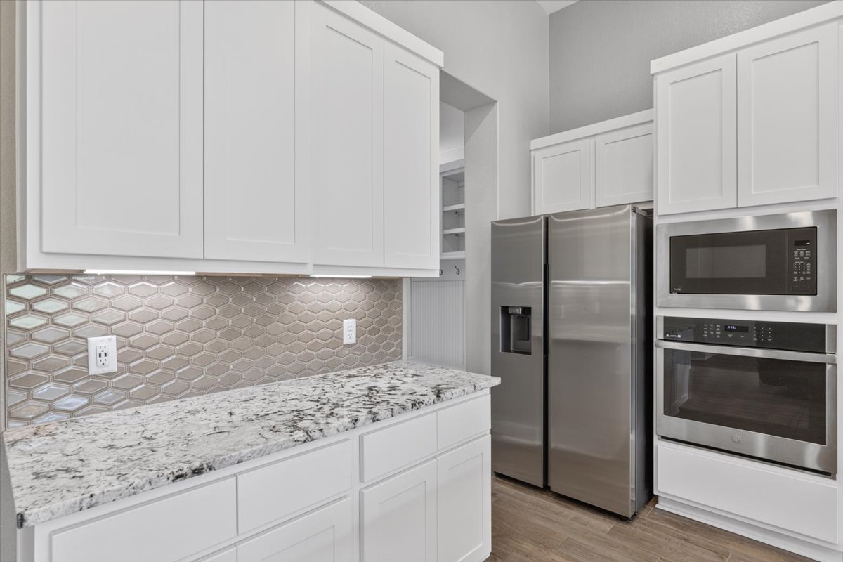 320 Raptor Beak Way Cedar Creek, TX 78612 - Photo 15 of 40 A well-appointed kitchen features stainless steel appliances, granite countertops, and sleek cabinetry.