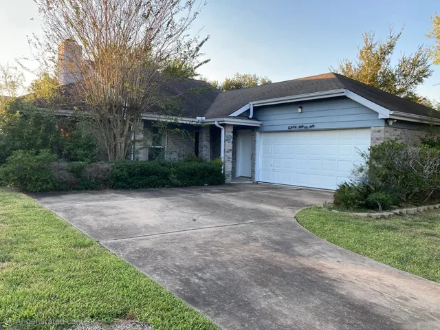 $2,000 | 3002 Avanti Court, Pearland, TX 77584