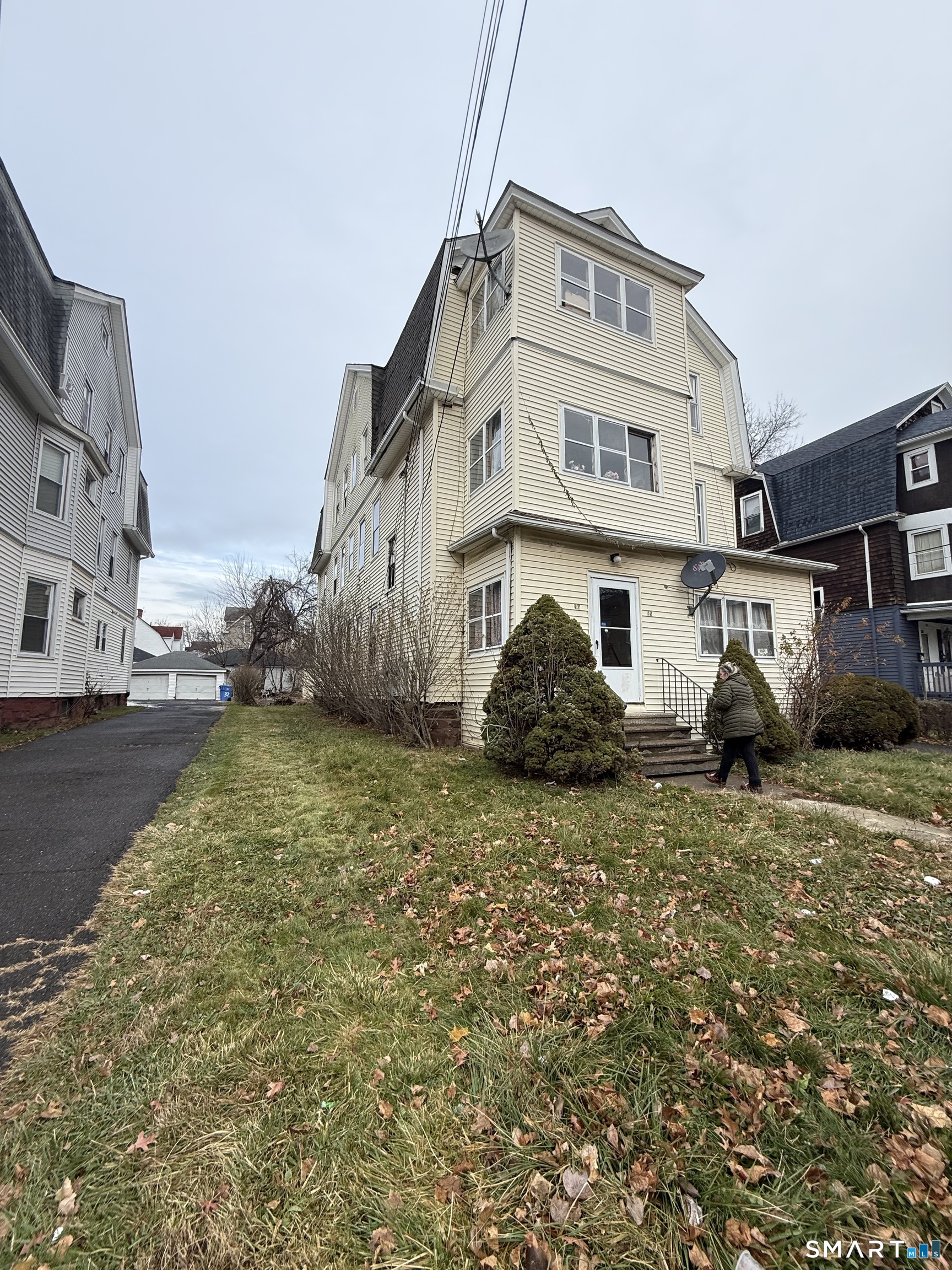 28-30 Kenneth Street Hartford, CT 06114 - Photo 2 of 7