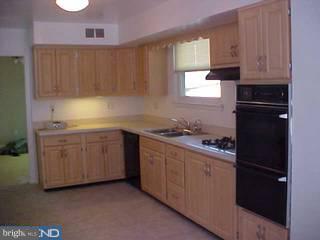 679 Media Line Road Broomall, PA 19008 - Photo 3 of 6