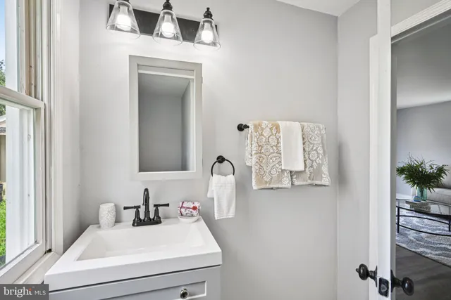 $315,000 | 608 Milmont Avenue, Folsom, PA 19033