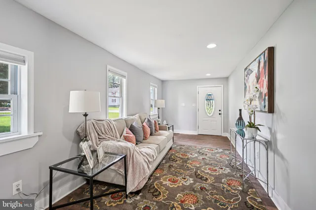 $315,000 | 608 Milmont Avenue, Folsom, PA 19033