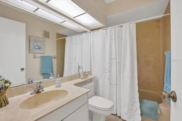 $2,200 | 4767 Winslow Beacon, Unit 25, Sarasota, FL 34235