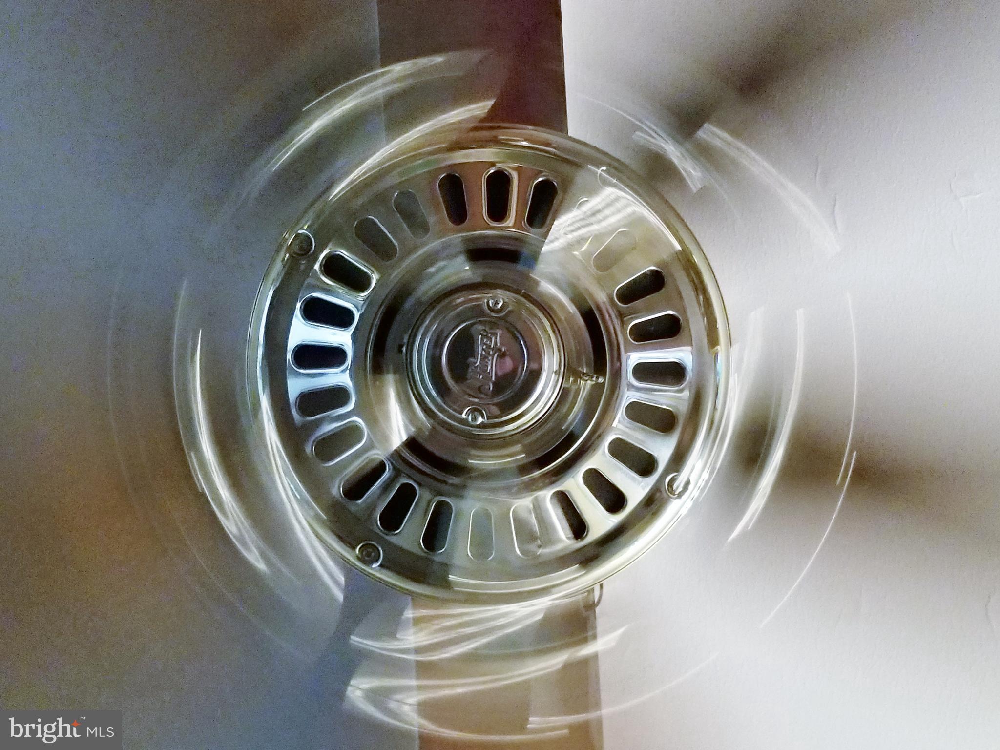 521 Valley Road Lancaster, PA 17601 - Photo 21 of 88 Hunter ceiling fan in LR.