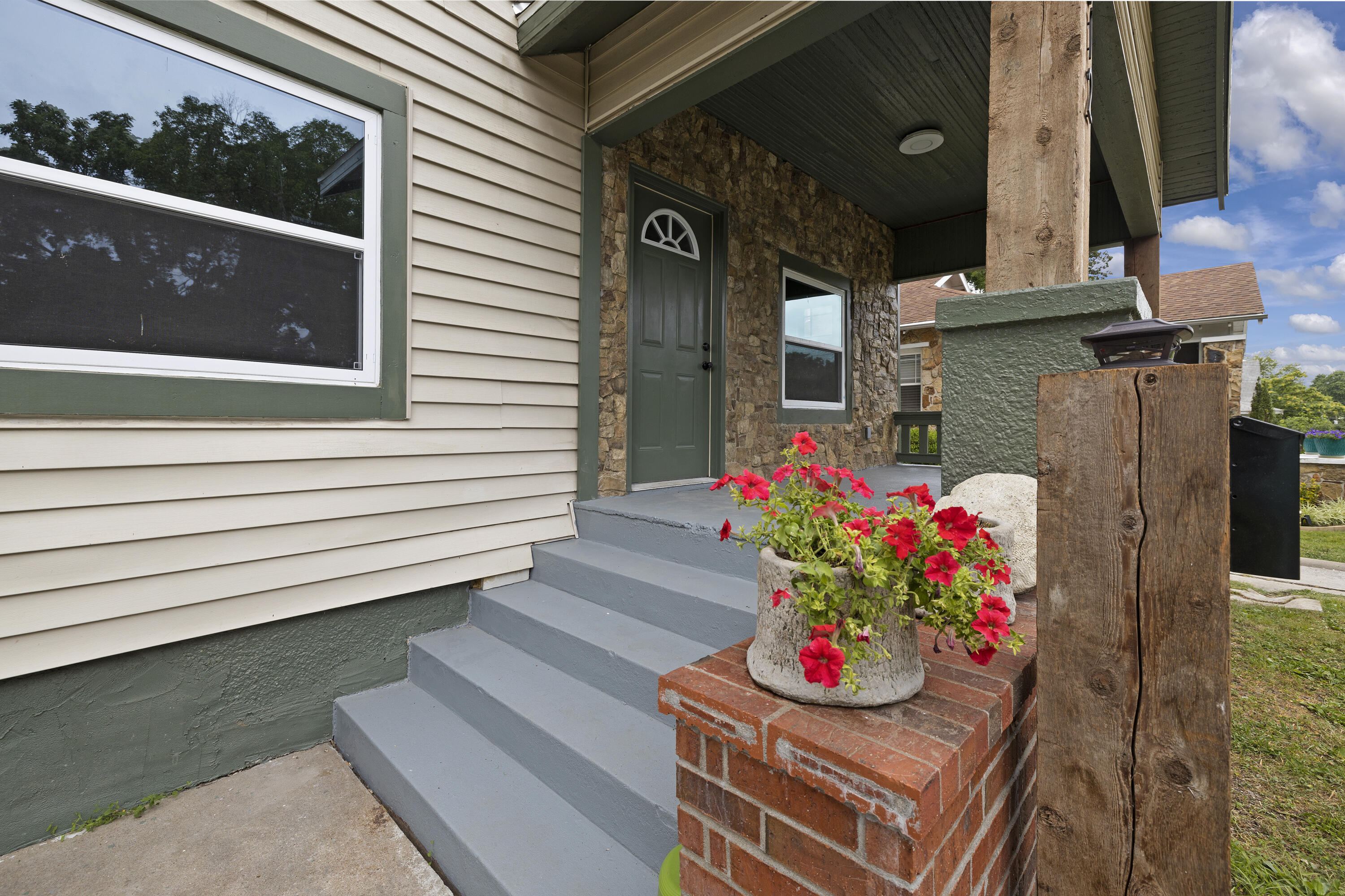 812 West Pershing Street Springfield, MO 65806 - Photo 1 of 1 3 Pershing
