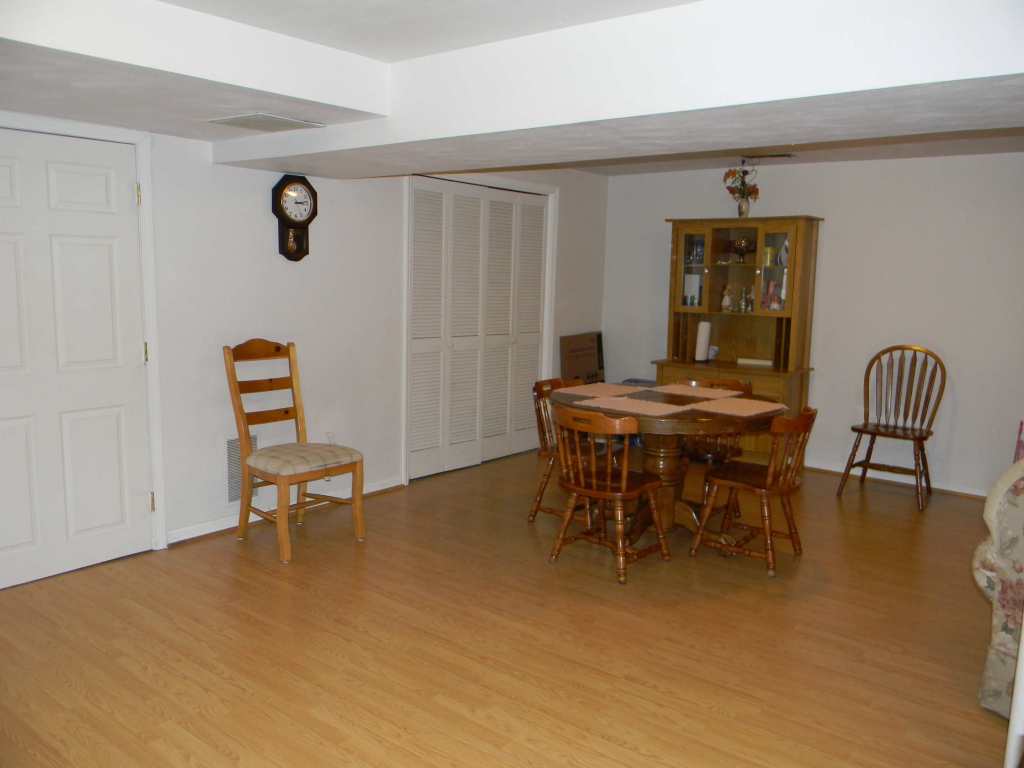 5435 Grandin Rd Extension Roanoke, VA 24018 - Photo 13 of 20 LL Dining Area