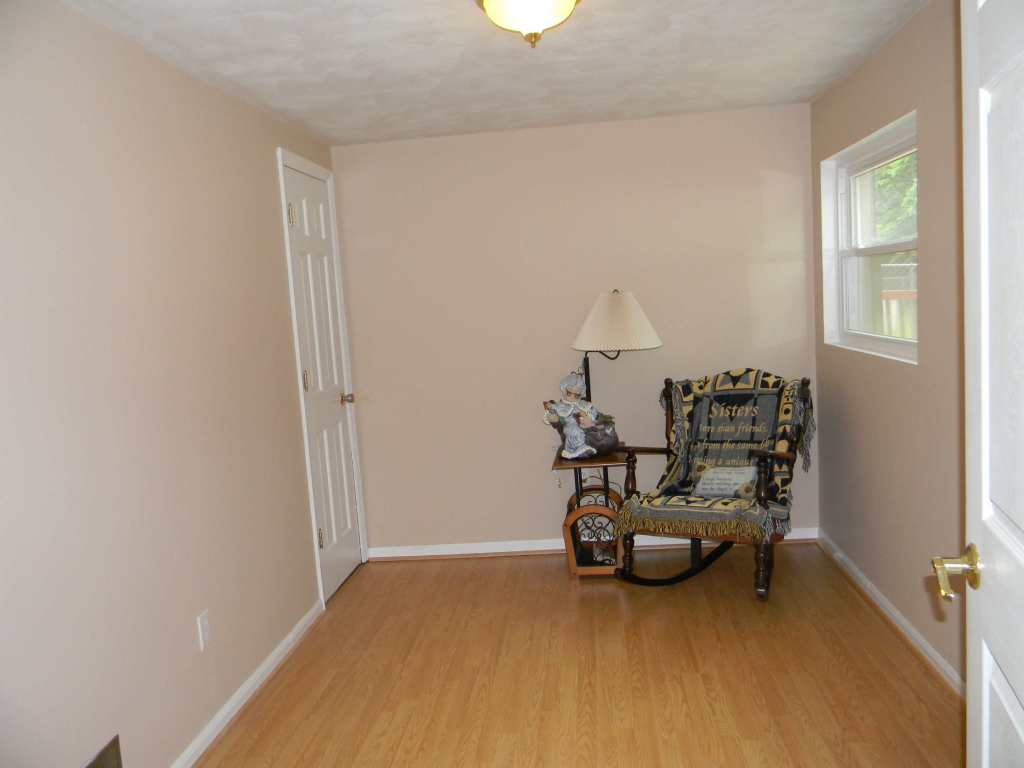 5435 Grandin Rd Extension Roanoke, VA 24018 - Photo 14 of 20 LL Bedroom