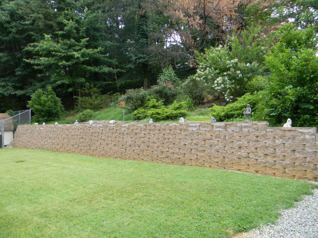5435 Grandin Rd Extension Roanoke, VA 24018 - Photo 19 of 20 Retaining Wall