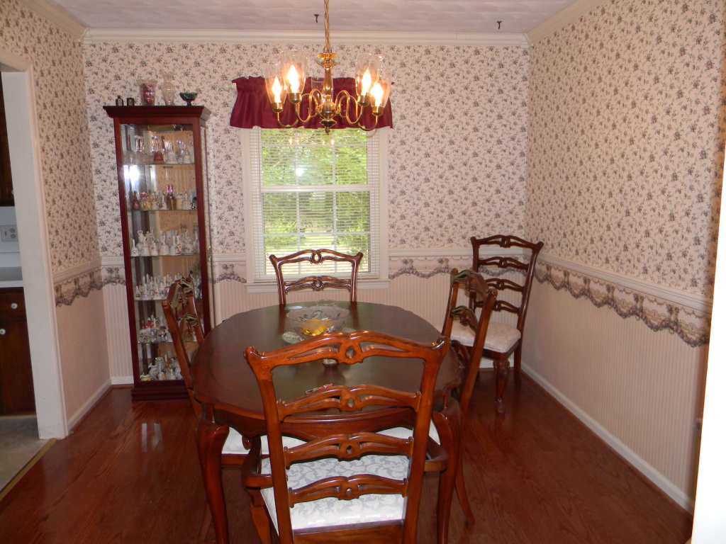5435 Grandin Rd Extension Roanoke, VA 24018 - Photo 3 of 20 Dining Room