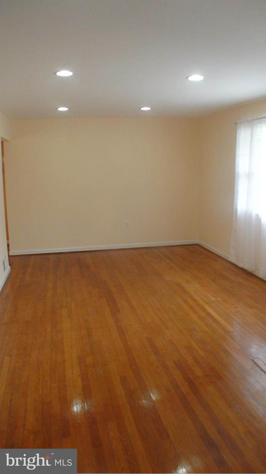 2609 Hughes Road Adelphi, MD 20783 - Photo 6 of 30 Living Room