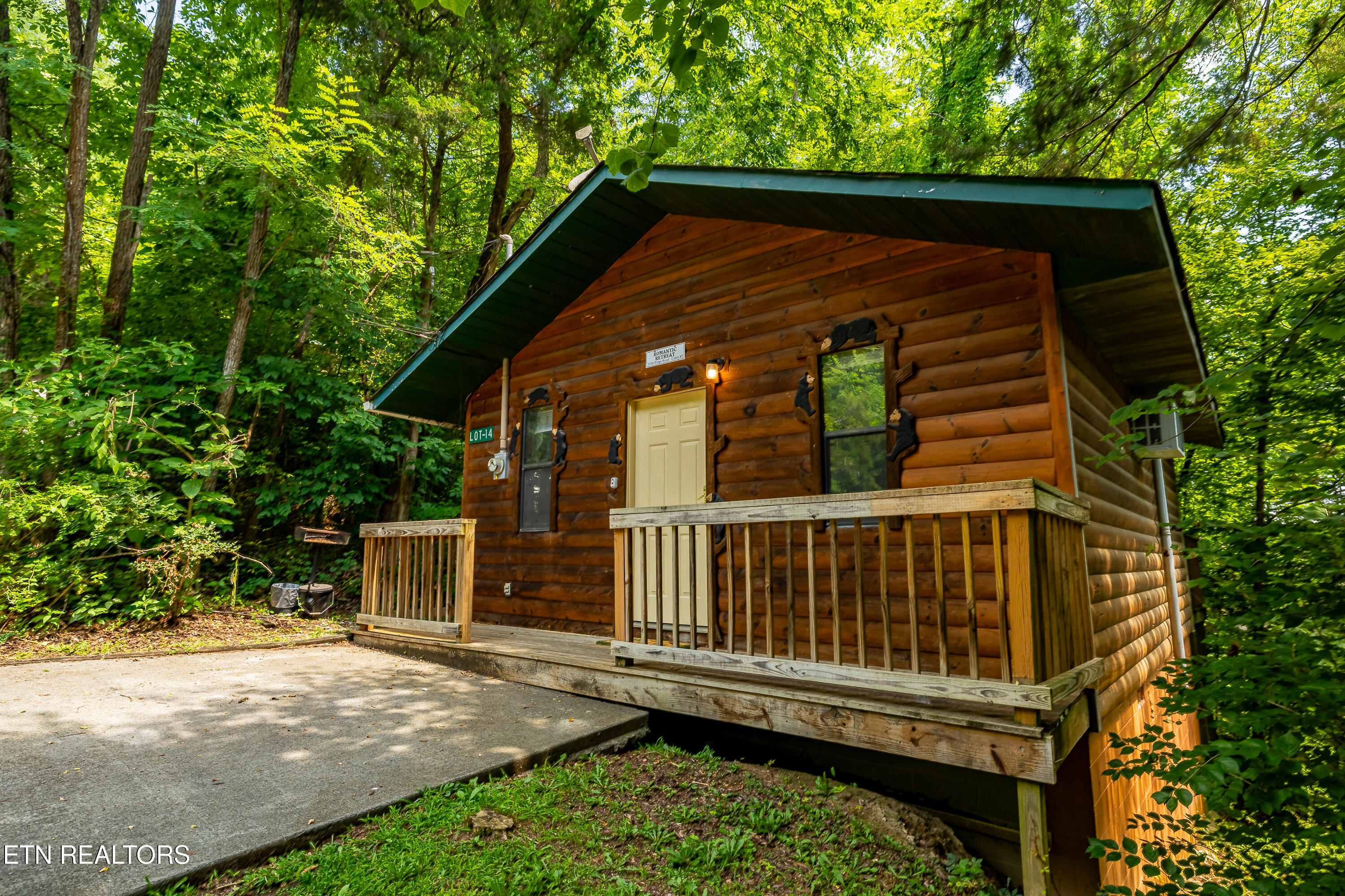 2036 Ridge Road, Unit 14 Pigeon Forge, TN 37863 - Photo 2 of 27 .