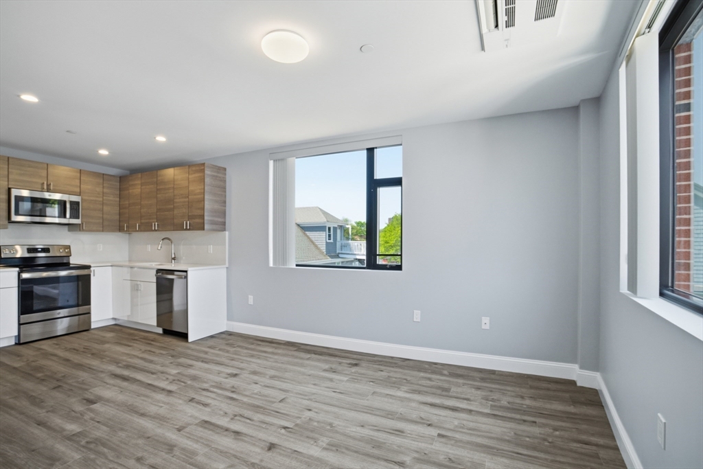 632 Centre Street, Unit 303 Boston, MA 02130 - Photo 9 of 18