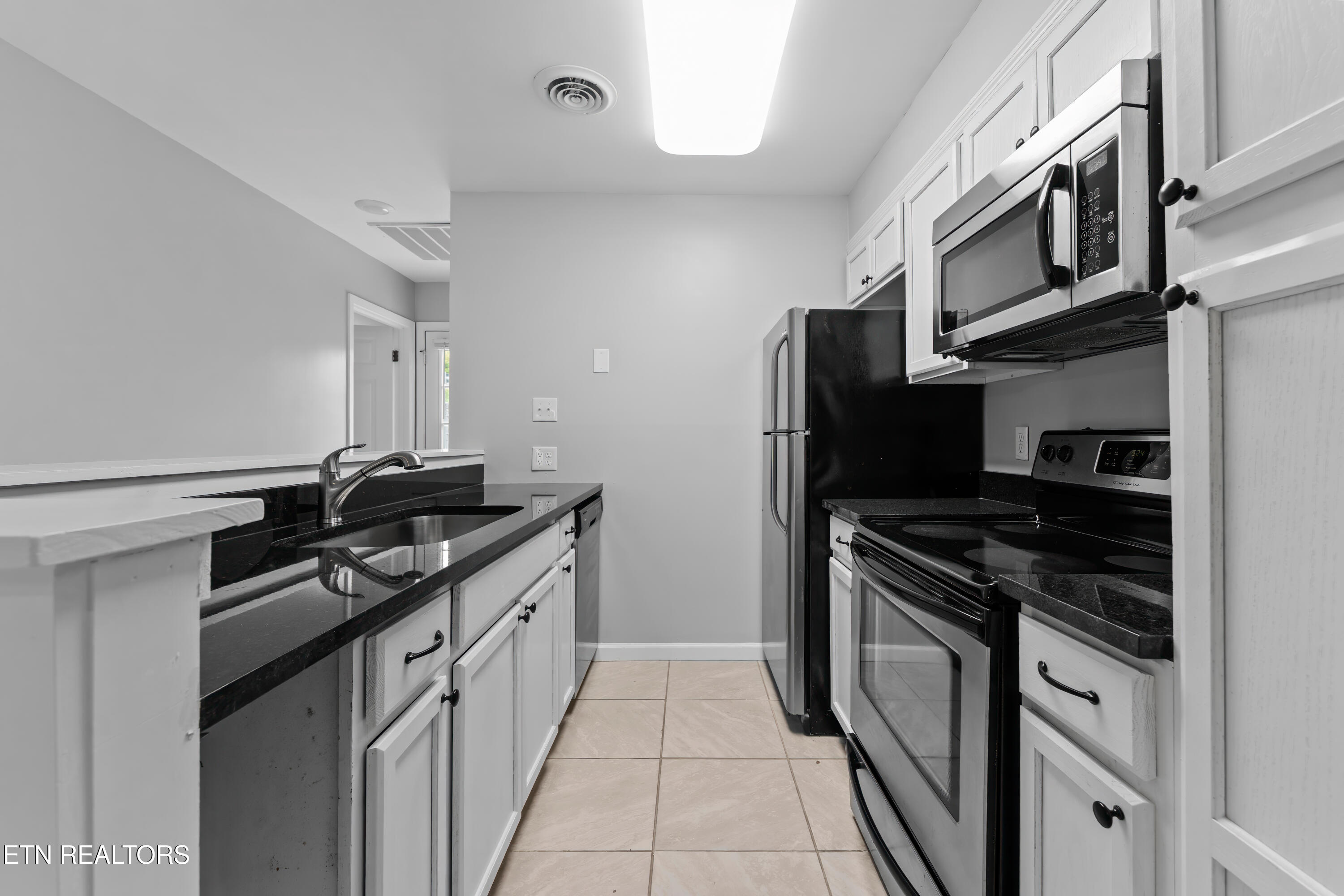 2702 Sood Road, Unit 3 Knoxville, TN 37921 - Photo 5 of 30 2702 Sood Rd #3 - Kitchen