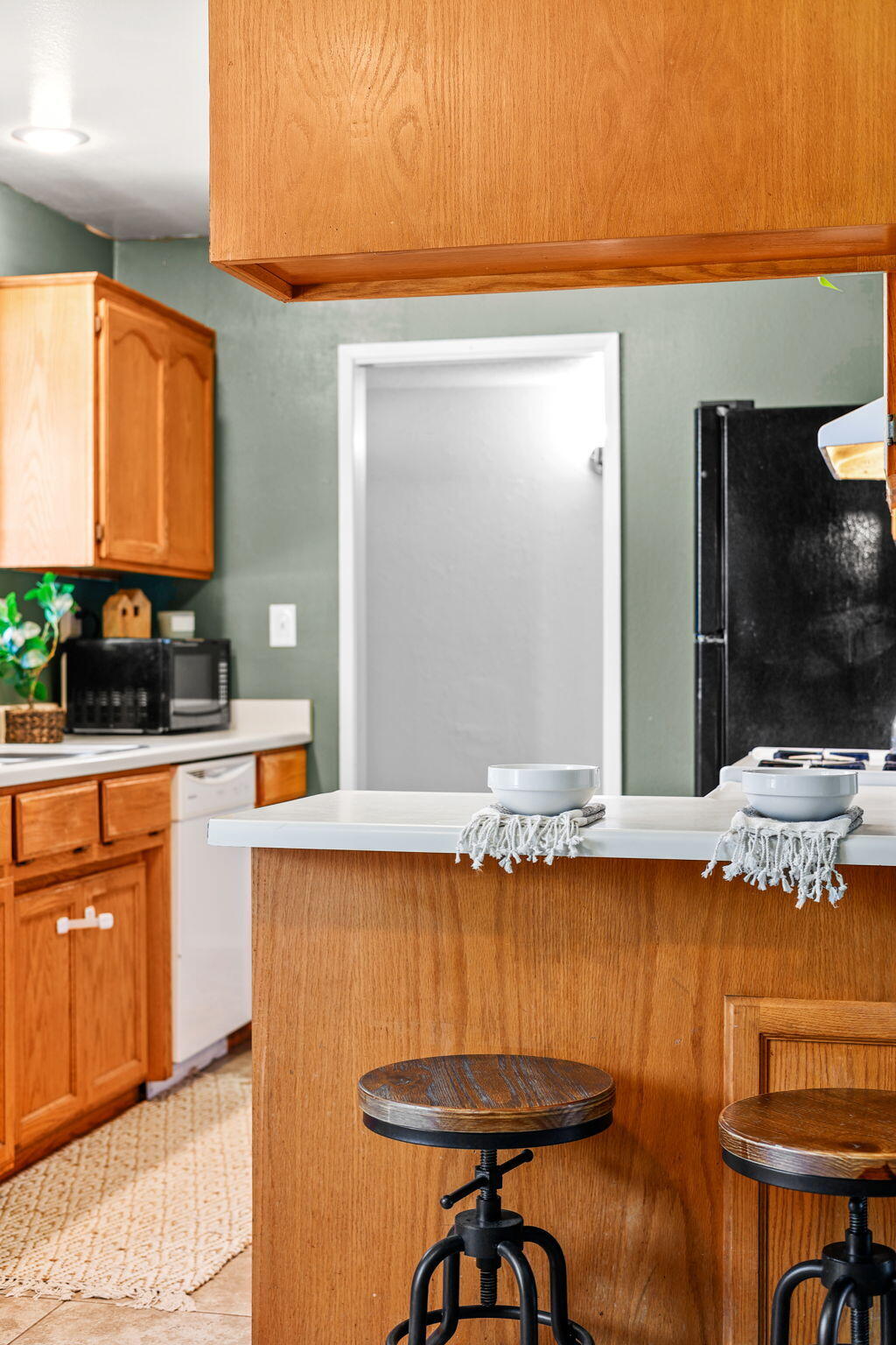 3646 Rhonda Road Cottonwood, CA 96022 - Photo 34 of 58 Breakfast Bar
