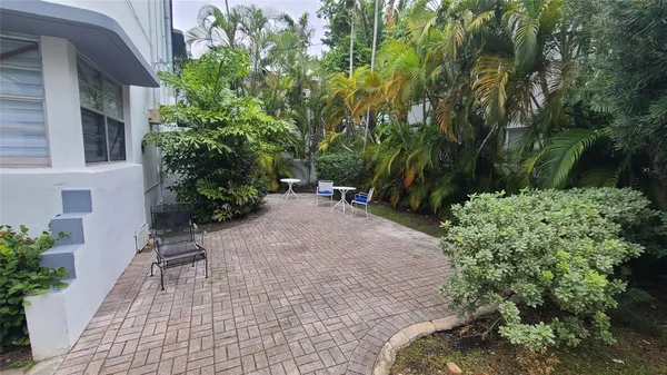 $2,000 | 1559 Meridian Avenue, Unit 207, Miami Beach, FL 33139