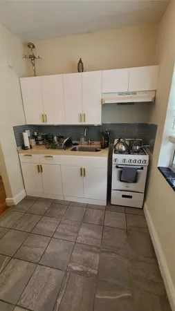 $2,000 | 1559 Meridian Avenue, Unit 207, Miami Beach, FL 33139