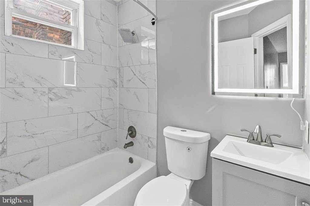 427 East 28th Street Baltimore, MD 21218 - Photo 3 of 23