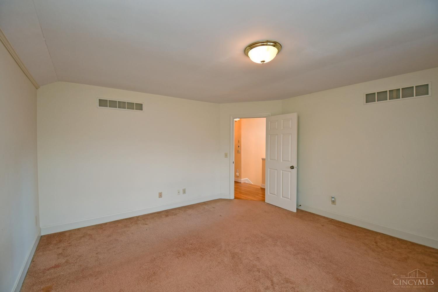 8849 Montgomery Road Cincinnati, OH 45236 - Photo 28 of 43