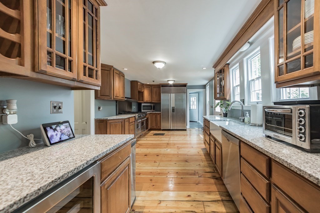 312 Concord Road Billerica, MA 01821 - Photo 8 of 40 Gallery Image 8