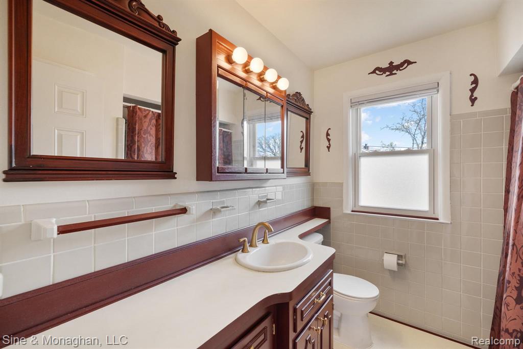 612 Cadieux Road Grosse Pointe, MI 48230 - Photo 13 of 35