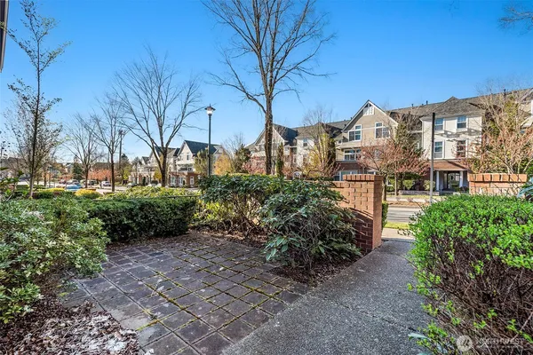 a view of a yard with sitting area